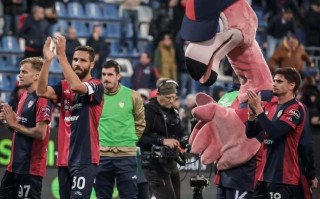 星空体育app-卡利亚里球员集体失误，输球不冤