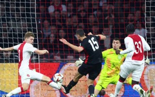 星空体育官网-阿贾克斯再次取得胜利，晋级下一轮