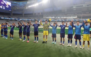 星空体育-中超赛事风云再起，球迷支持依旧热烈