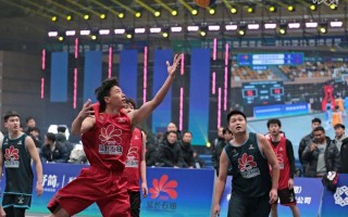 星空体育官方网站-职业篮球联赛争锋激烈，异常紧张