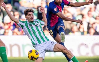 星空体育官方网站-皇家贝蒂斯球员表现惊艳，球队防守体系稳固