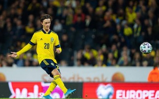 星空体育app-欧预赛劲旅遭遇滑铁卢，豪强颓势引热议