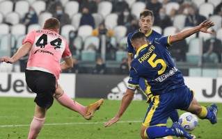 星空体育官方网站-欧预赛焦点战役掀起热潮，球迷狂欢呼声不断