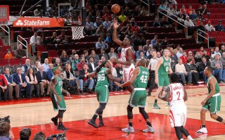 星空体育-公牛主场惊险击败尼克斯