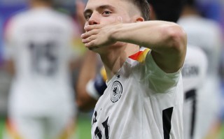 星空体育官方网站-德国队险胜，欧预赛小组积分榜大起大落