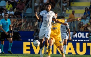 星空体育app-喜鹊队球员盘带突破技术帮助球队逆袭反超