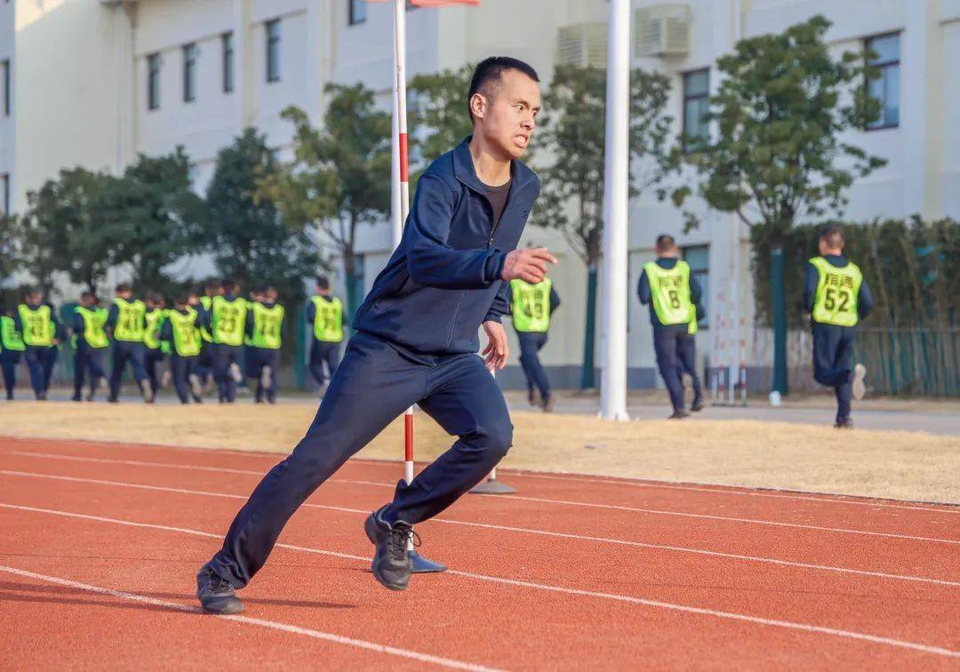 星空体育官方网站-运动员奋勇拼搏,向着胜利冲刺-第1张图片-星空体育官方网站 星空体育官方网站-运动员奋勇拼搏,向着胜利冲刺-第1张图片-星空体育官方网站