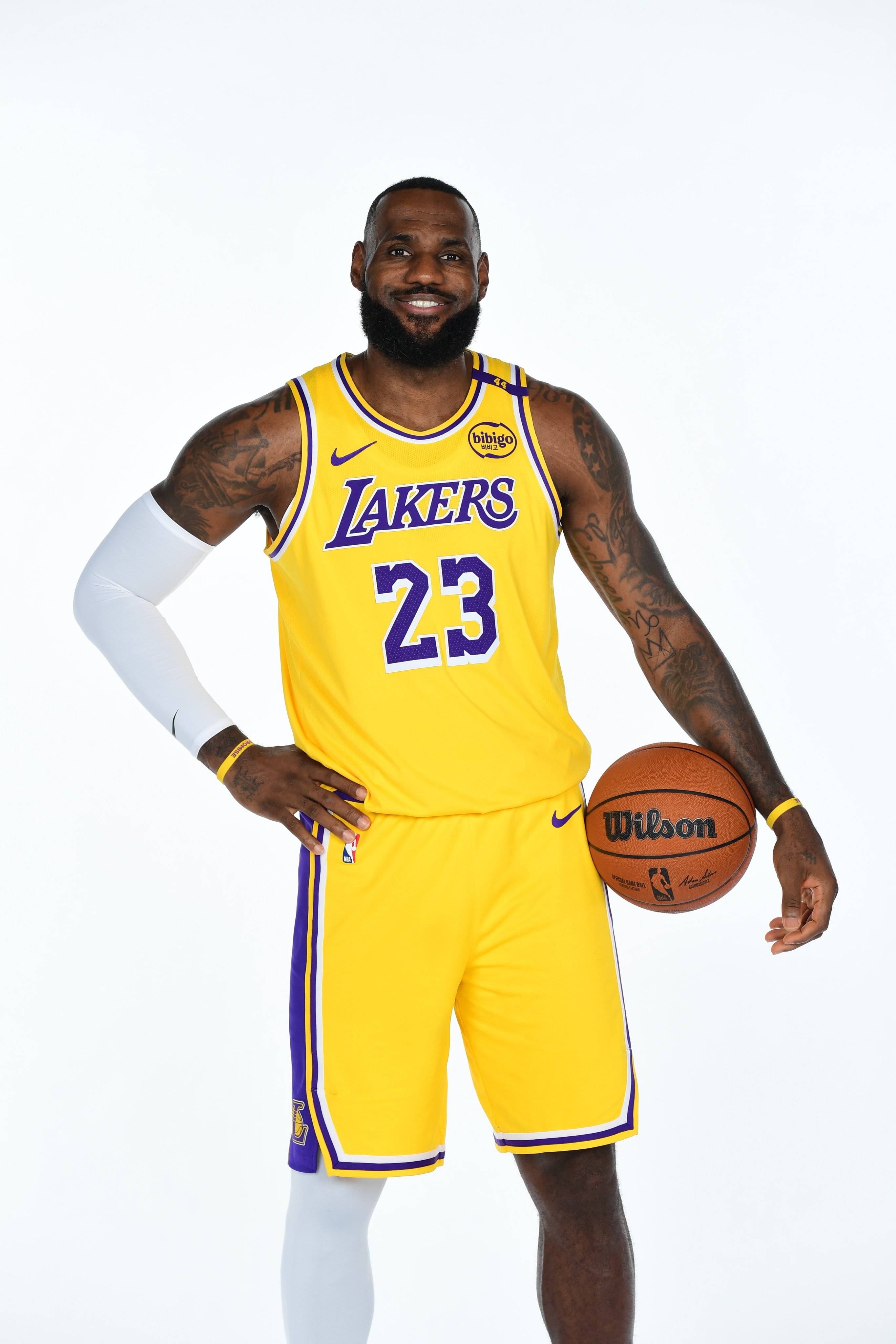 星空体育官网入口-勒布朗詹姆斯领衔湖人队击败对手，晋级下一轮-第2张图片-星空体育官方网站