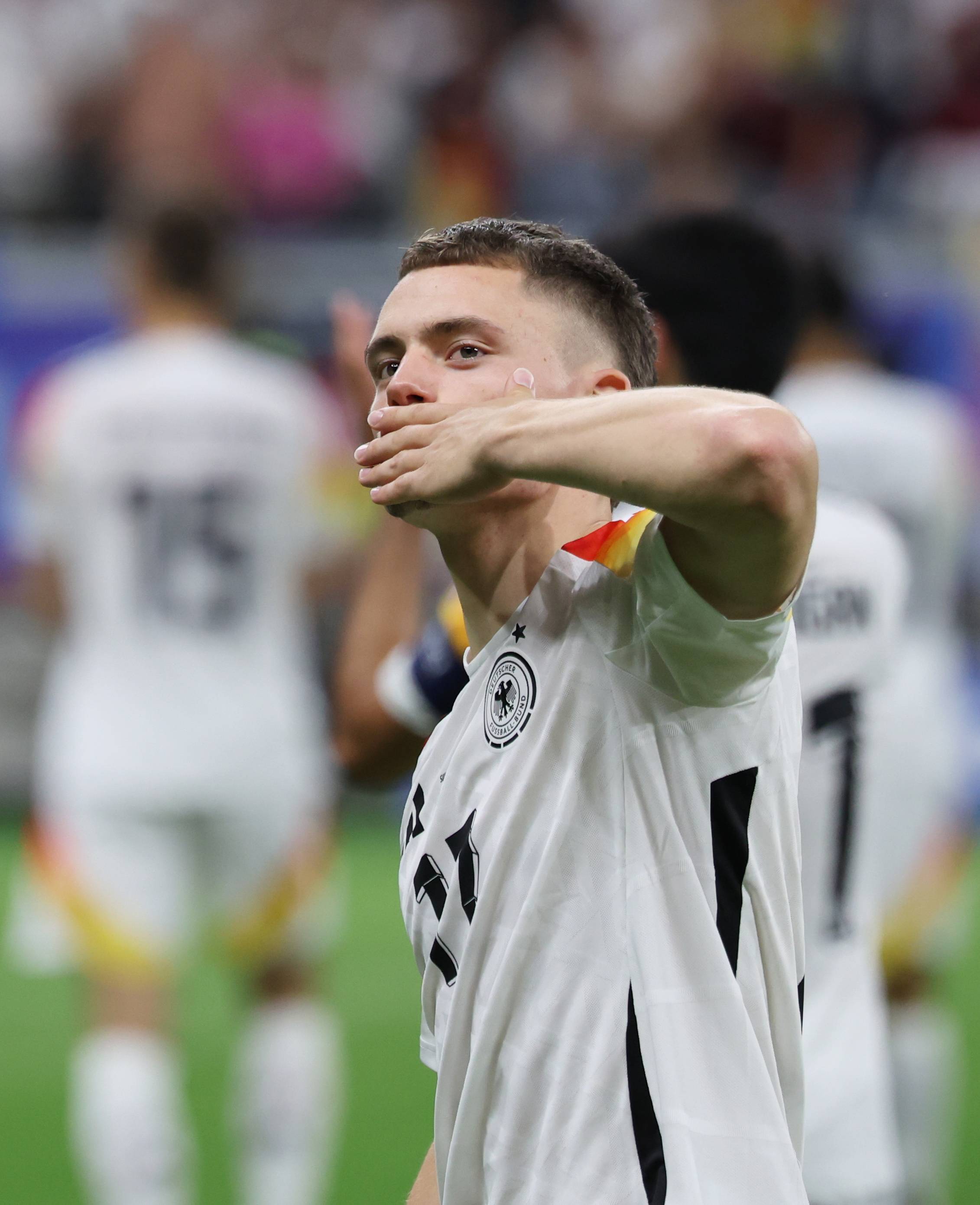 星空体育官方网站-德国队险胜，欧预赛小组积分榜大起大落-第1张图片-星空体育官方网站