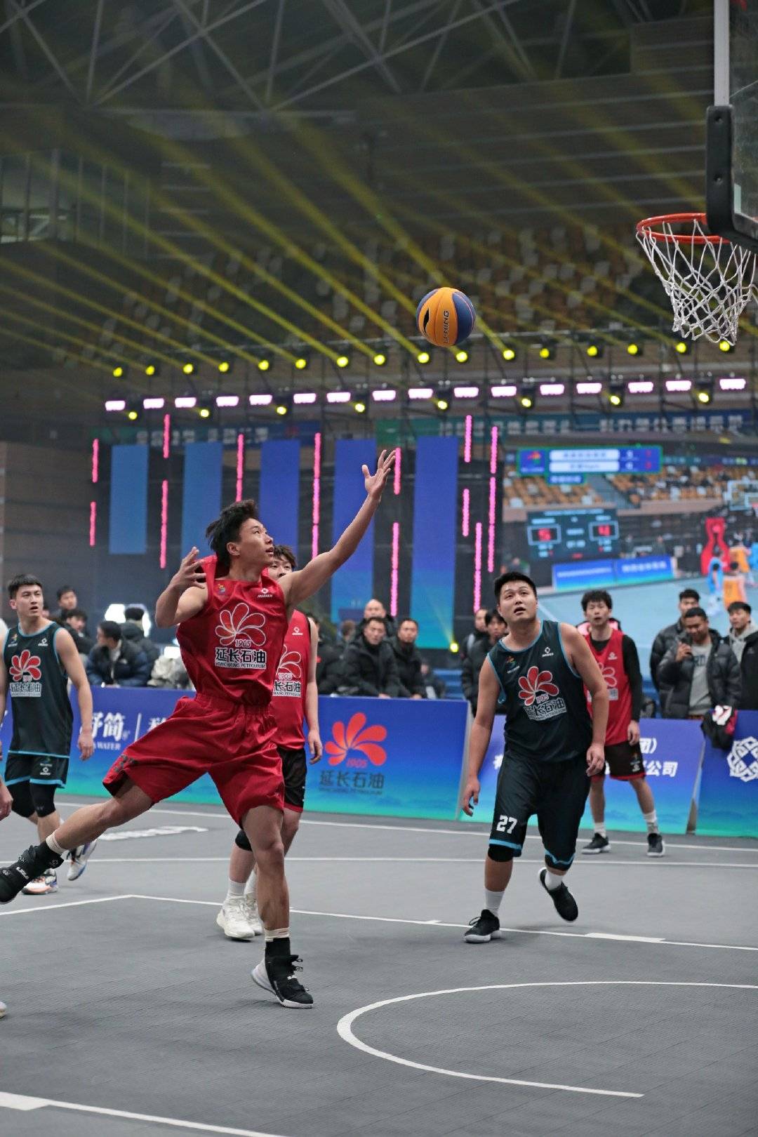 星空体育官方网站-职业篮球联赛争锋激烈,异常紧张-第1张图片-星空体育官方网站 星空体育官方网站-职业篮球联赛争锋激烈,异常紧张-第1张图片-星空体育官方网站