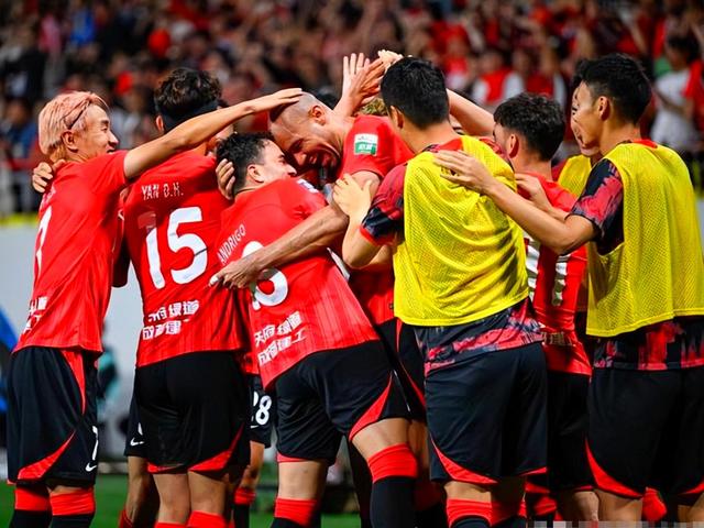 星空体育app-球队风采尽显，实力角逐激烈-第2张图片-星空体育官方网站