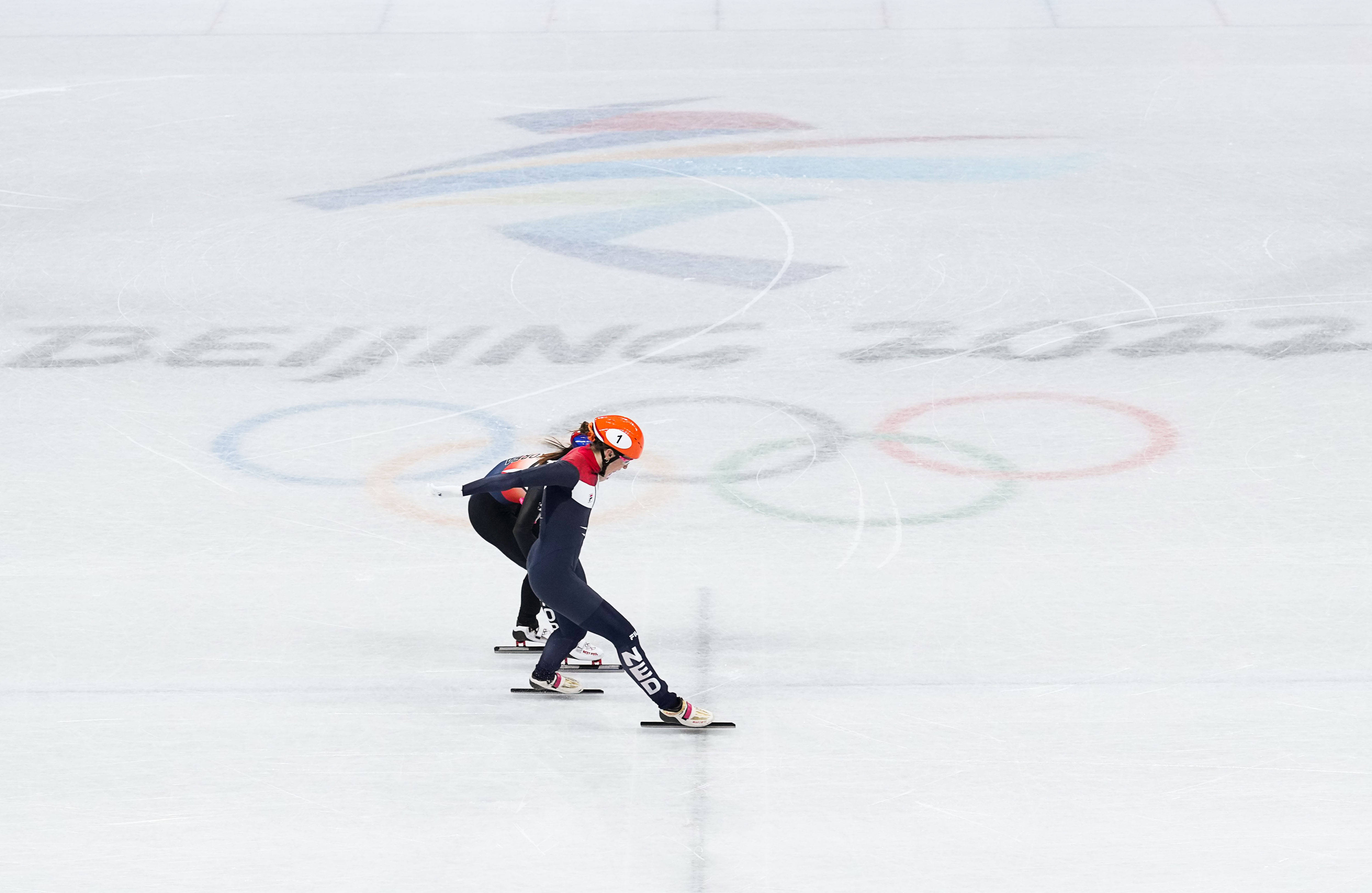 星空体育app-短道速滑比赛女子项目荷兰选手领跑-第1张图片-星空体育官方网站