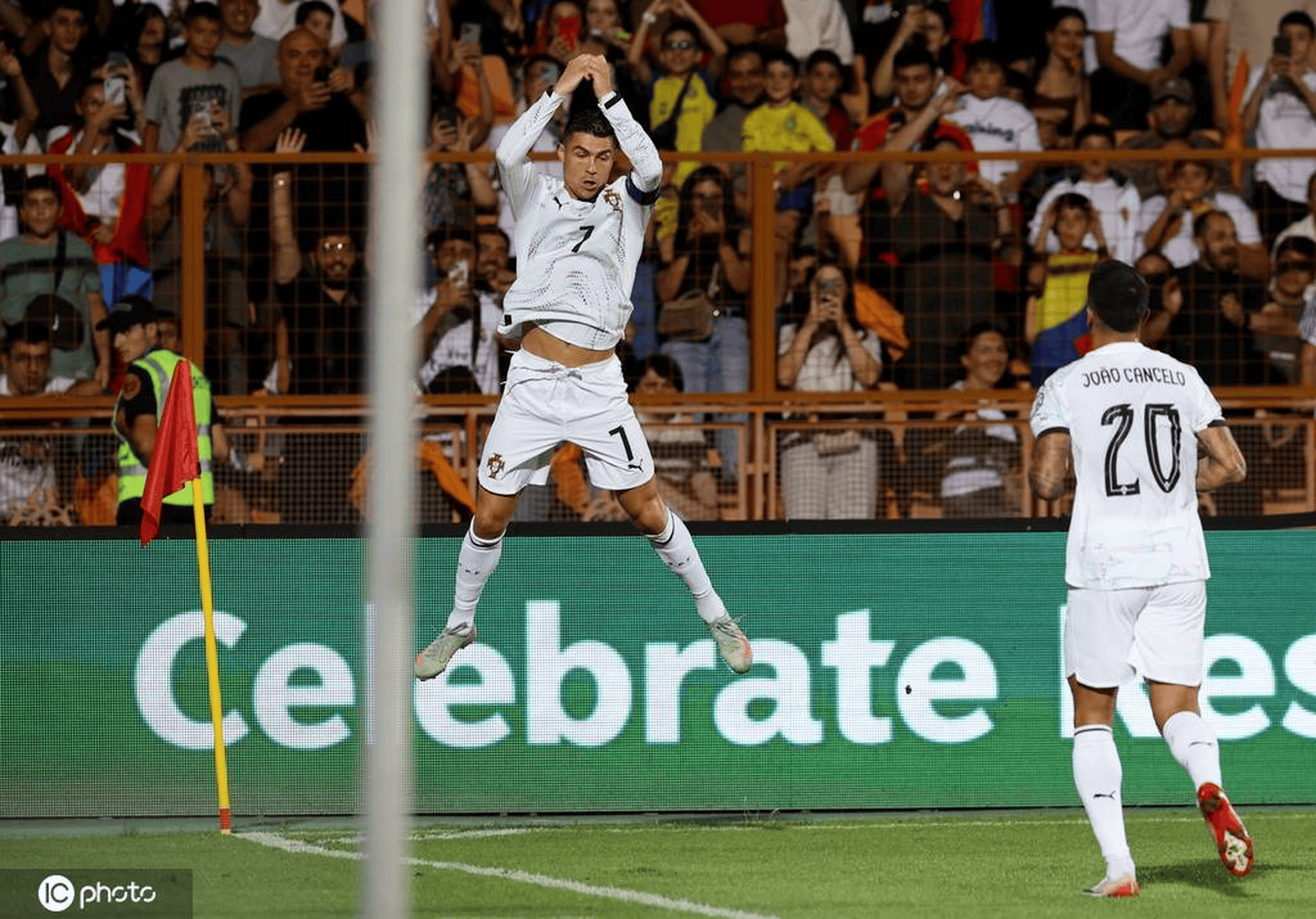 星空体育app-葡萄牙欧预赛大胜威尔士,C罗闪耀全场-第2张图片-星空体育官方网站 星空体育app-葡萄牙欧预赛大胜威尔士,C罗闪耀全场-第2张图片-星空体育官方网站